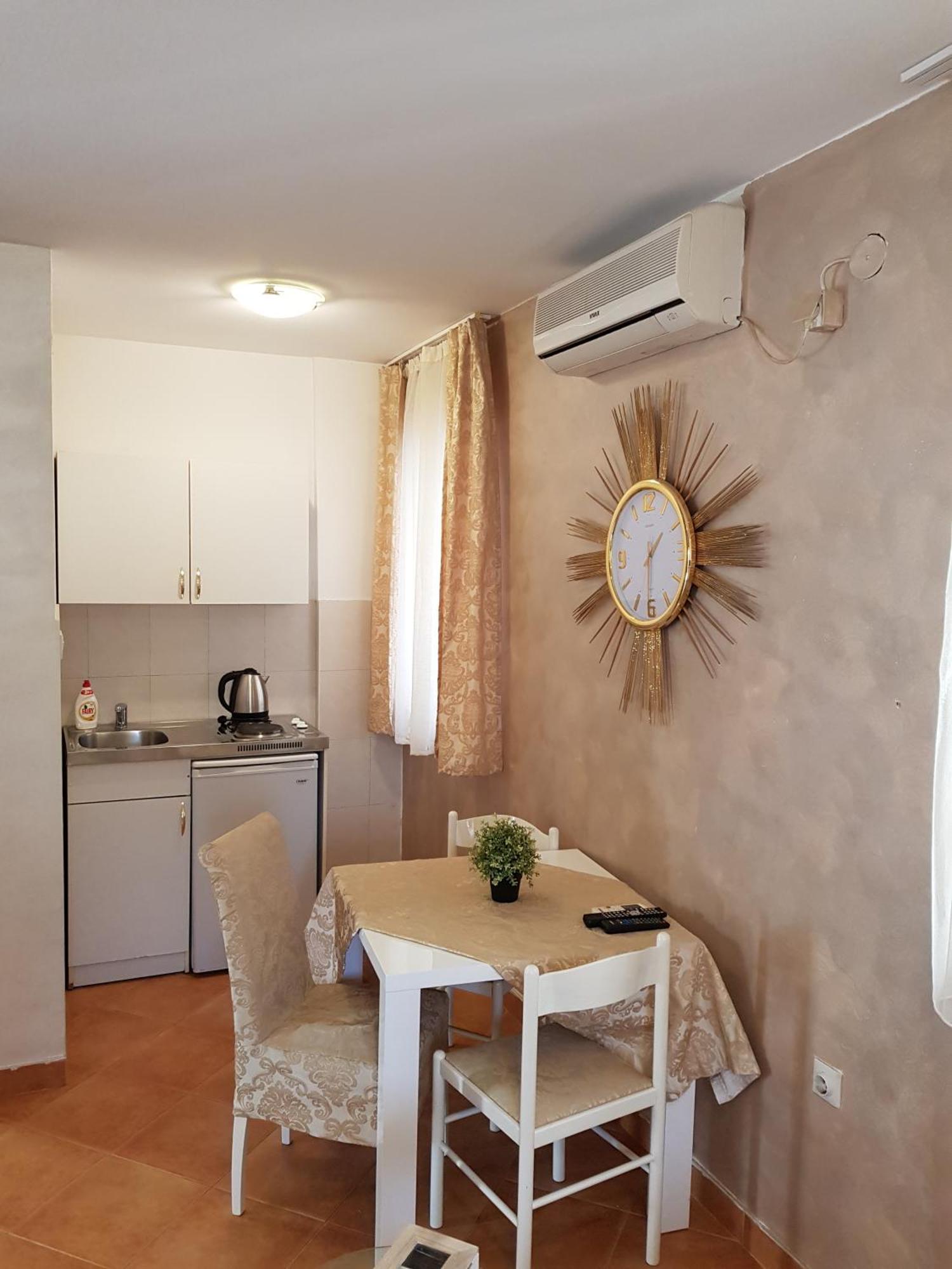 Royal Garden Apartments & Gastronomy Budva Exterior photo